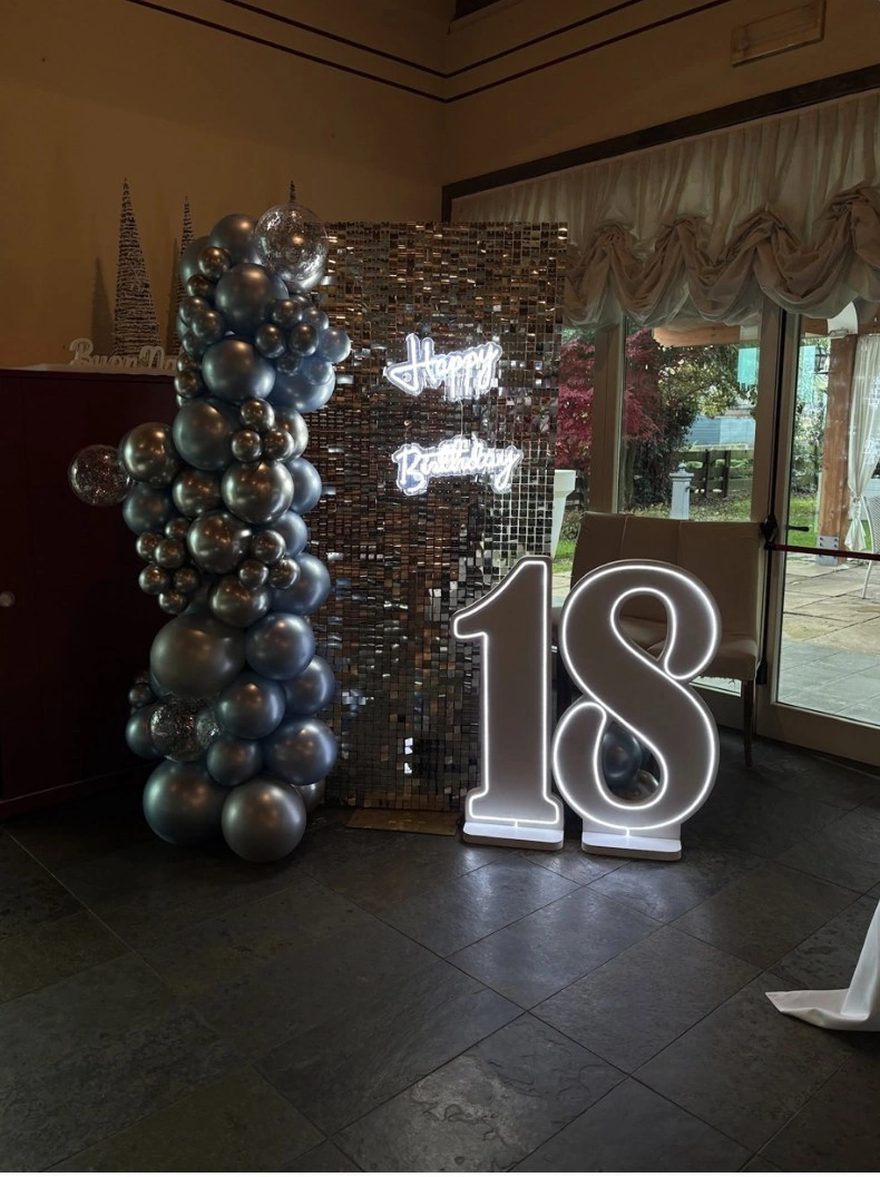Allestimento diciottesimo con paillettes e LED