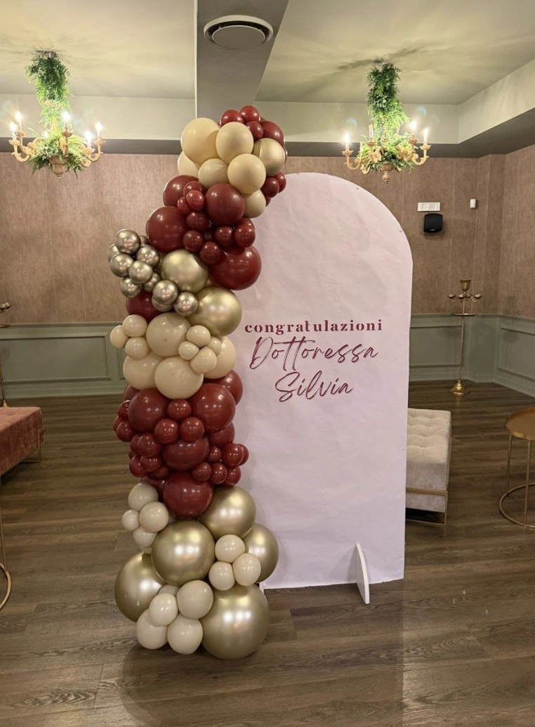 Pannello laurea con palloncini bordeaux e oro